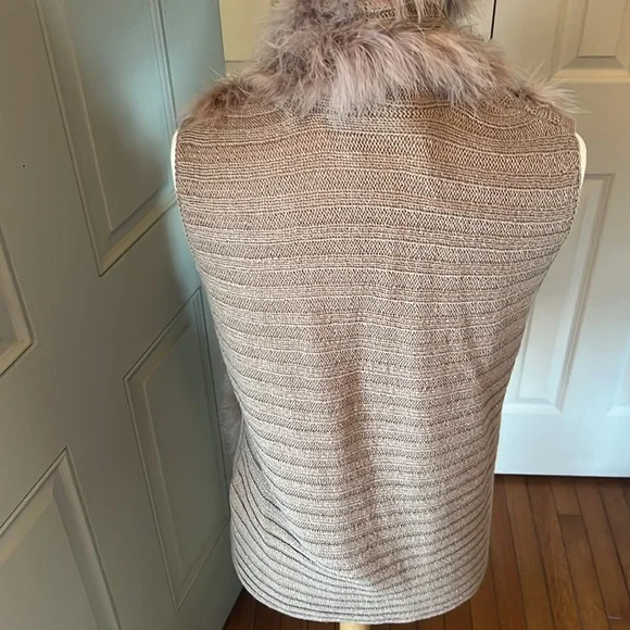 It’s like new, small size, open from the front Chico’s brand - Picture 2 of 7